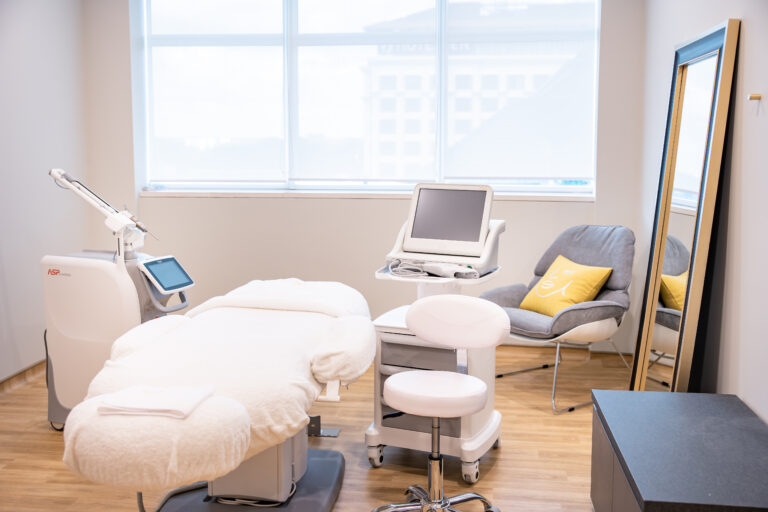 Image 4: Dermstetiq clinic - Treatment room - camden medical singapore